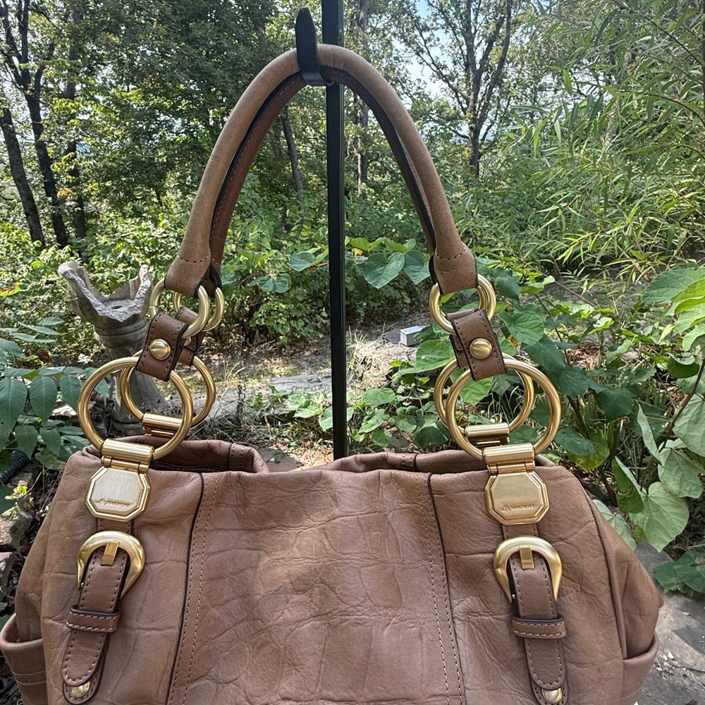 B. Makowsky Tan Crocodile-Embossed Leather Shoulder Bag‎ with Gold Hardware 👜 - Picture 4 of 13